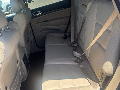 Used 2022 Jeep Grand Cherokee Laredo E RWD image 7