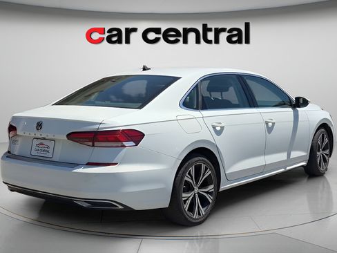 Used 2021 Volkswagen Passat 2.0T SE FWD image 6