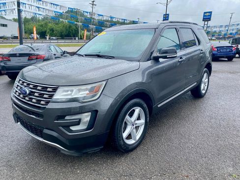 Used 2016 Ford Explorer XLT AWD/4WD image 3