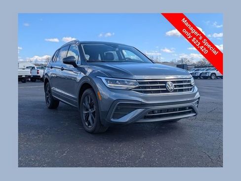 Used 2024 Volkswagen Tiguan SE image 1
