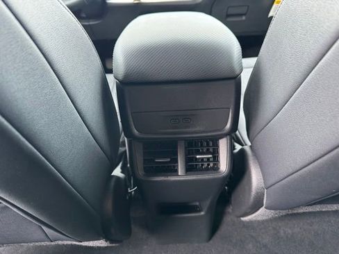 New 2026 Chevrolet Equinox LT w/ Convenience Package II AWD/4WD image 9