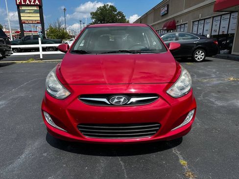 Used 2012 Hyundai Accent SE FWD image 2