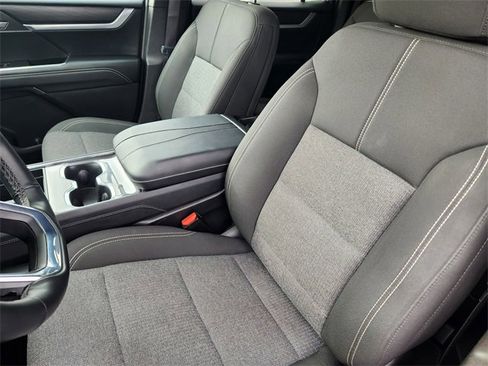 Used 2025 GMC Acadia Elevation image 8