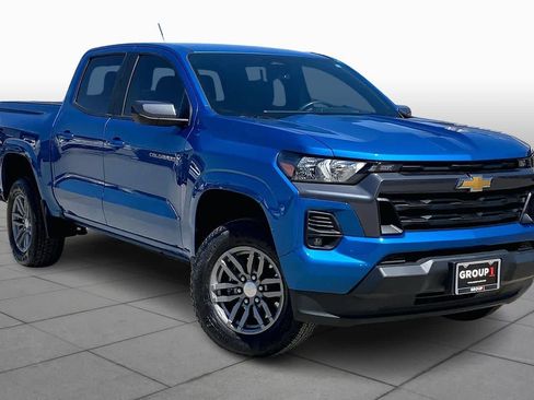 Used 2024 Chevrolet Colorado LT w/ LT Convenience Package II image 2