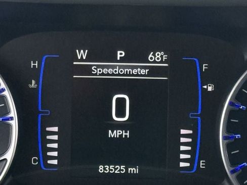 Used 2022 Chrysler Voyager LX image 14