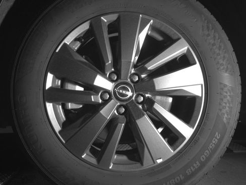 Used 2025 Nissan Pathfinder SV AWD/4WD image 12