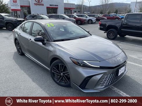 Used 2025 Toyota Camry XSE image 1