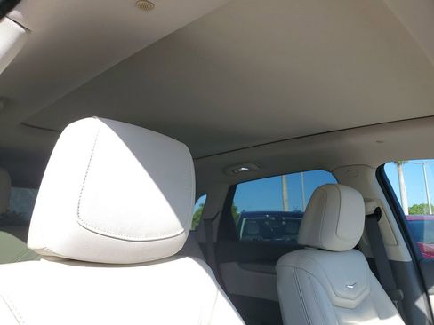 Used 2021 Cadillac XT5 Premium Luxury w/ LPO, Premium Carpet Package FWD image 24