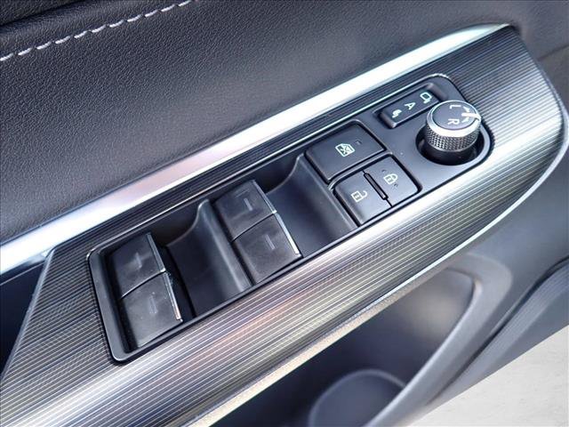 Used 2022 Toyota Venza XLE AWD/4WD image 15