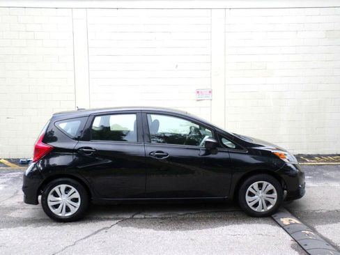 Used 2017 Nissan Versa Note SV FWD image 1