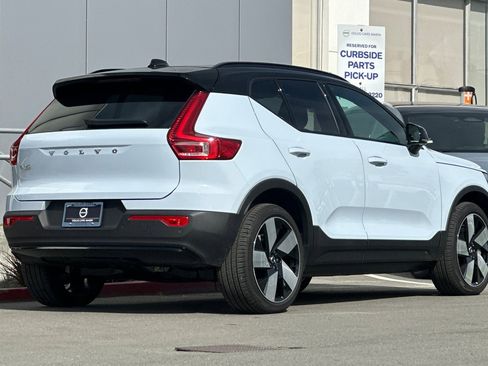 Used 2025 Volvo EX40 Ultra w/ Protection Package Premier image 2