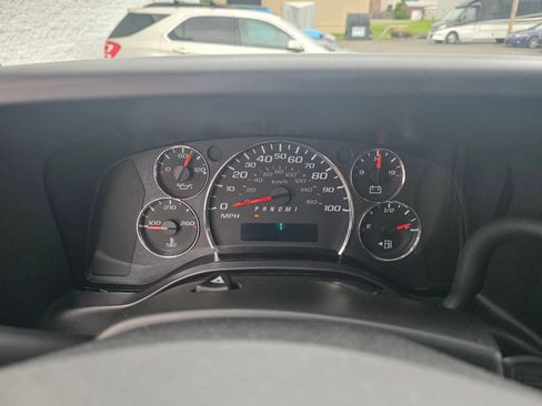 Used 2025 Chevrolet Express 2500 w/ Driver Convenience Package RWD image 8