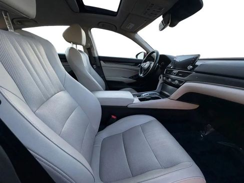 Used 2018 Honda Accord Touring image 15