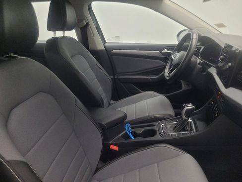 Used 2025 Volkswagen Jetta SE FWD image 21