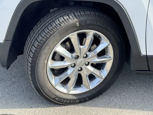 Used 2017 Jeep Cherokee Limited image 41