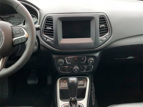 Used 2021 Jeep Compass Latitude image 21