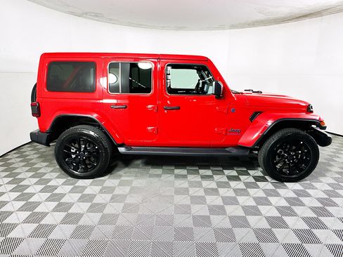 Used 2025 Jeep Wrangler Sahara image 2