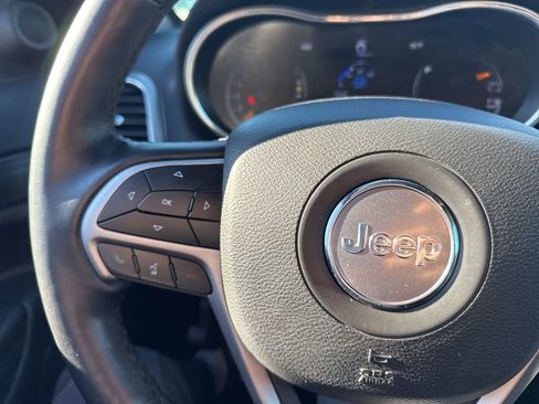 Used 2021 Jeep Grand Cherokee Laredo X image 26