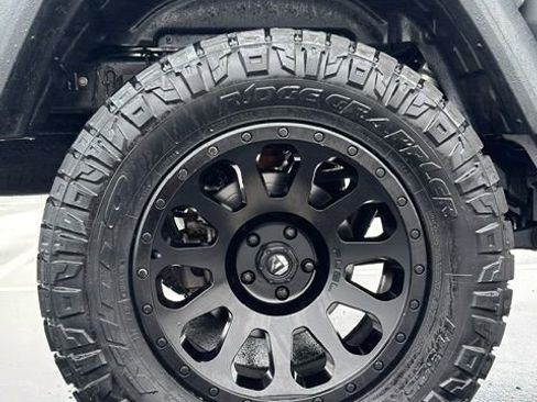 Used 2020 Jeep Gladiator Sport w/ Quick Order Package 24S image 23