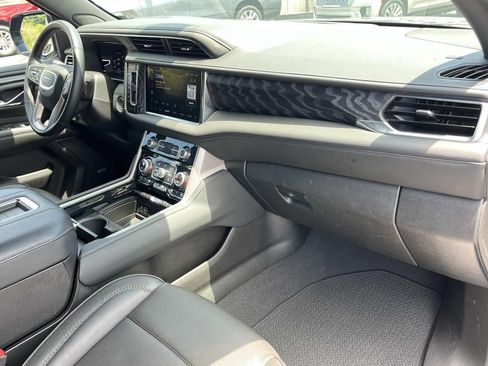 Used 2024 GMC Yukon XL Denali AWD/4WD image 26