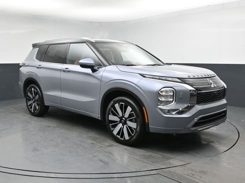 New 2026 Mitsubishi Outlander AWD image 2