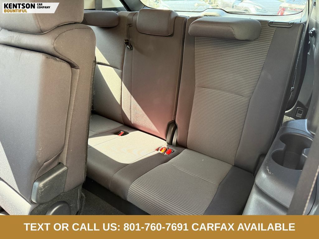 Used 2025 Toyota Highlander LE AWD/4WD image 32