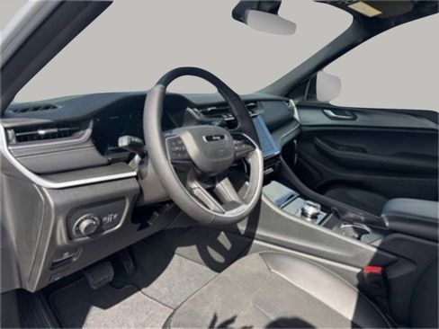 New 2025 Jeep Grand Cherokee L Altitude image 13