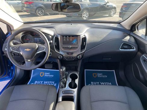 Used 2018 Chevrolet Cruze LT w/ Convenience Package image 11