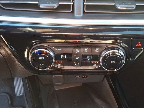 Used 2024 Chevrolet Trax RS w/ Sunroof Package image 27