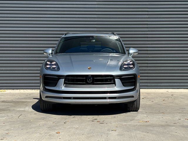 Used 2026 Porsche Macan AWD/4WD image 10