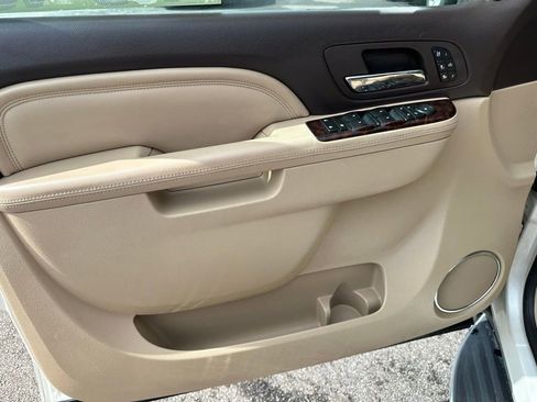 Used 2011 GMC Yukon XL Denali RWD image 13