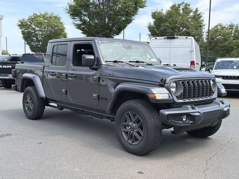 Certified 2025 Jeep Gladiator Sport AWD/4WD image 15
