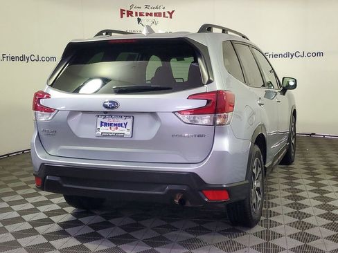 Used 2022 Subaru Forester Premium image 3