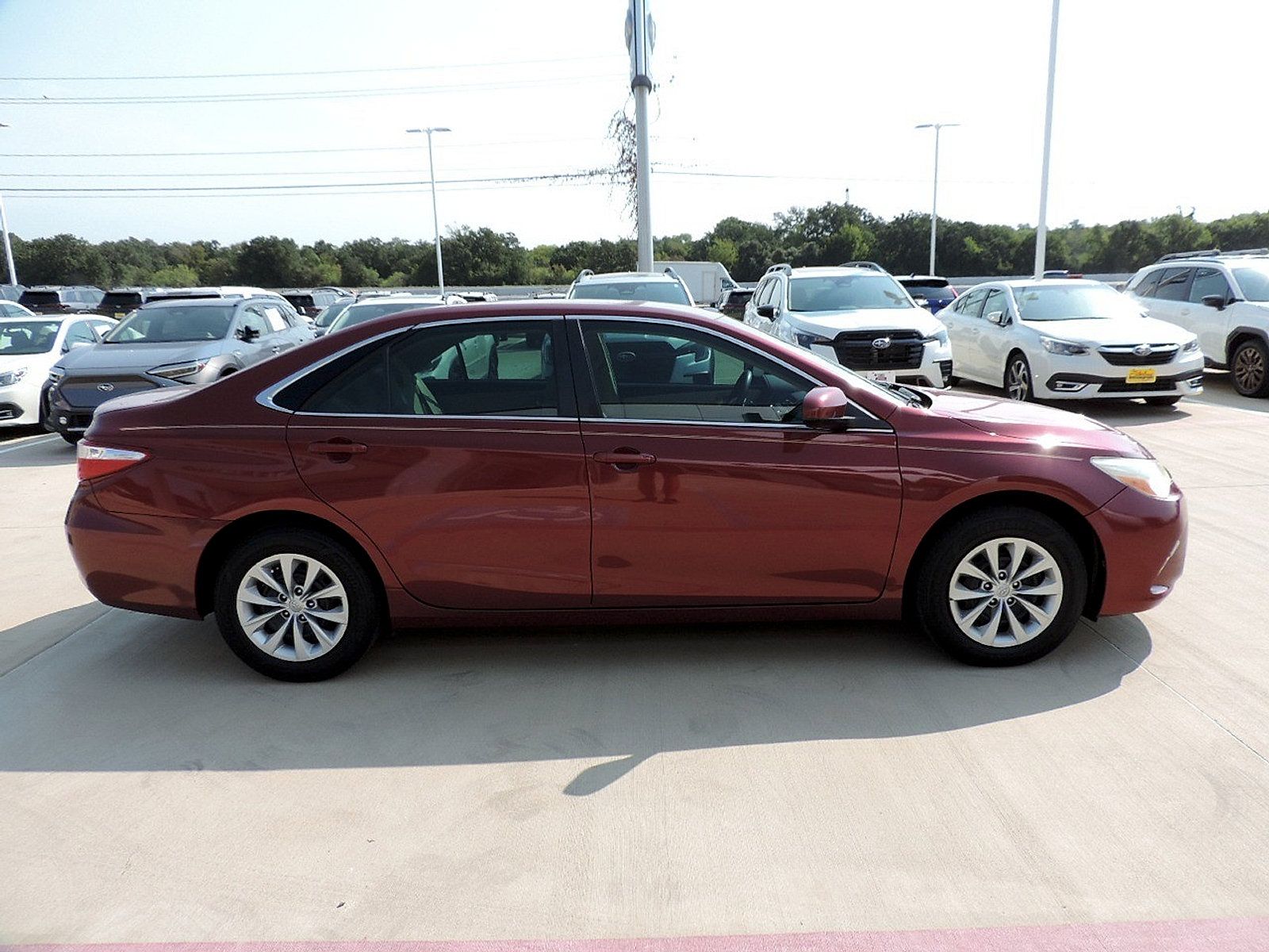 Used 2017 Toyota Camry LE FWD image 4