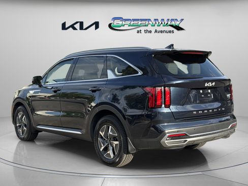 Certified 2022 Kia Sorento EX w/ Panoramic Sunroof Package FWD image 5