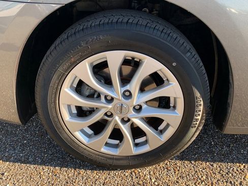 Used 2017 Nissan Sentra SV w/ Style Package image 8