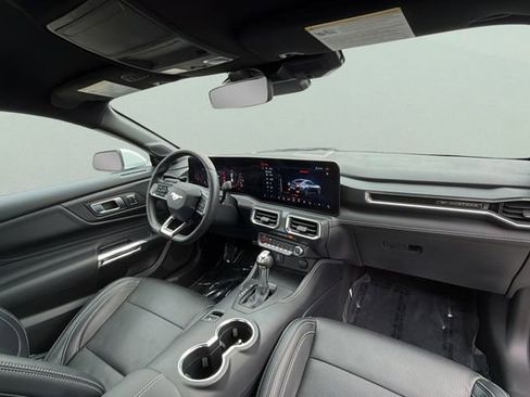 Used 2025 Ford Mustang Premium image 32