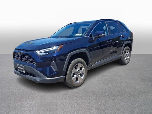 Used 2025 Toyota RAV4 XLE AWD/4WD image 1