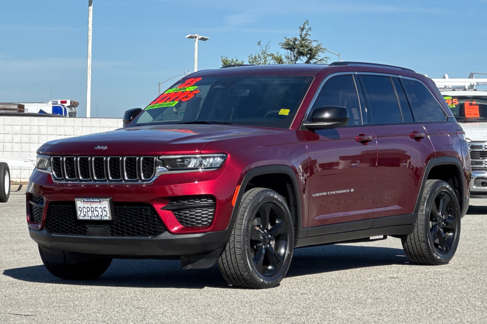 Used 2023 Jeep Grand Cherokee Laredo AWD/4WD image 8