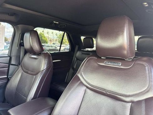 Certified 2025 Ford Explorer Platinum RWD image 22