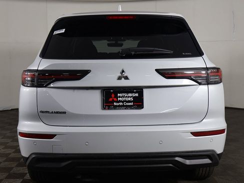 New 2026 Mitsubishi Outlander ES image 13