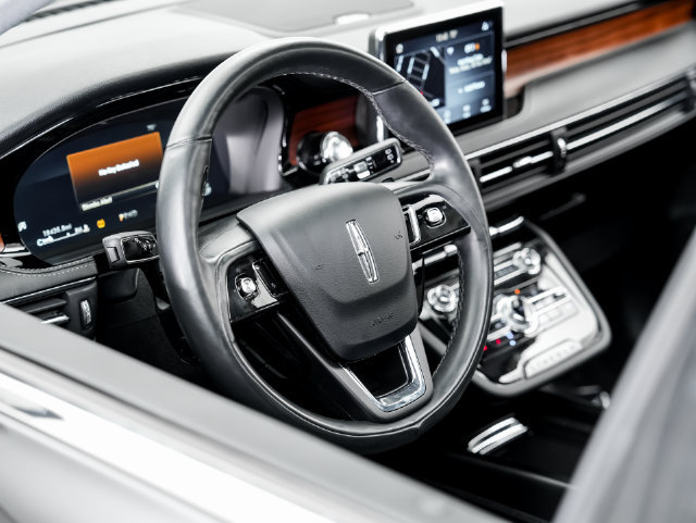 Used 2020 Lincoln Corsair Reserve w/ Equipment Group 202A AWD/4WD image 9