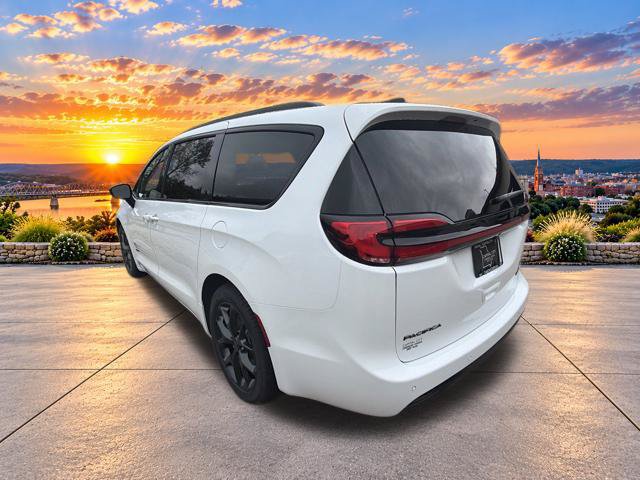 New 2027 Chrysler Pacifica Select FWD image 7
