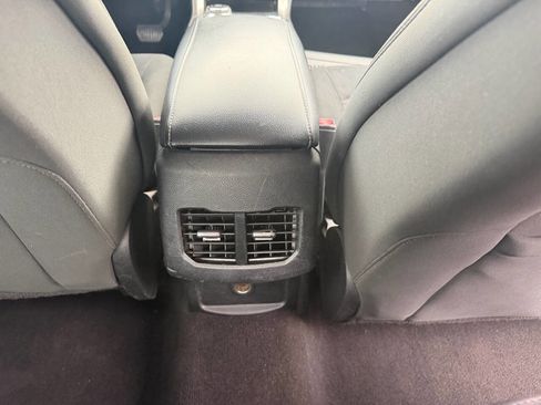Used 2019 Ford Fusion SE FWD image 21