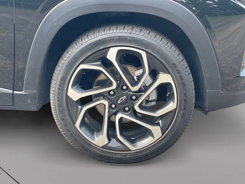 Used 2024 Chevrolet Trax RS w/ Sunroof Package FWD image 9