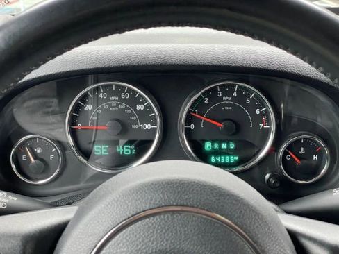 Used 2017 Jeep Wrangler Unlimited Rubicon w/ Connectivity Group AWD/4WD image 21