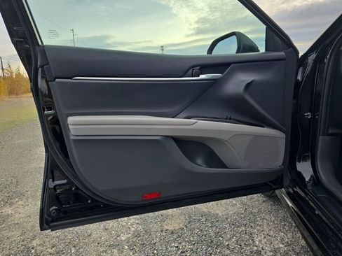 Used 2023 Toyota Camry SE image 15