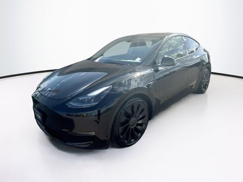 Used 2023 Tesla Model Y Performance AWD/4WD image 3