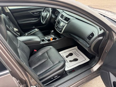 Used 2017 Nissan Altima 2.5 SL w/ Moonroof Package image 11