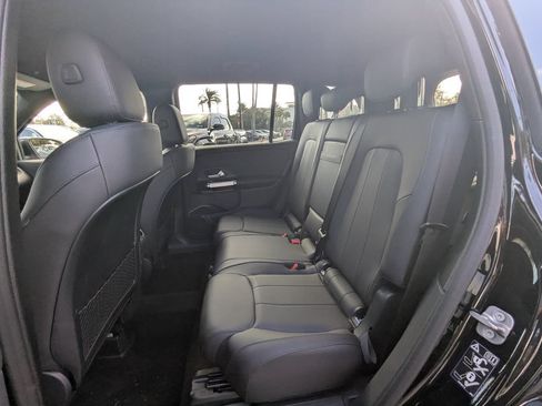Used 2024 Mercedes-Benz GLB 250 4MATIC image 24